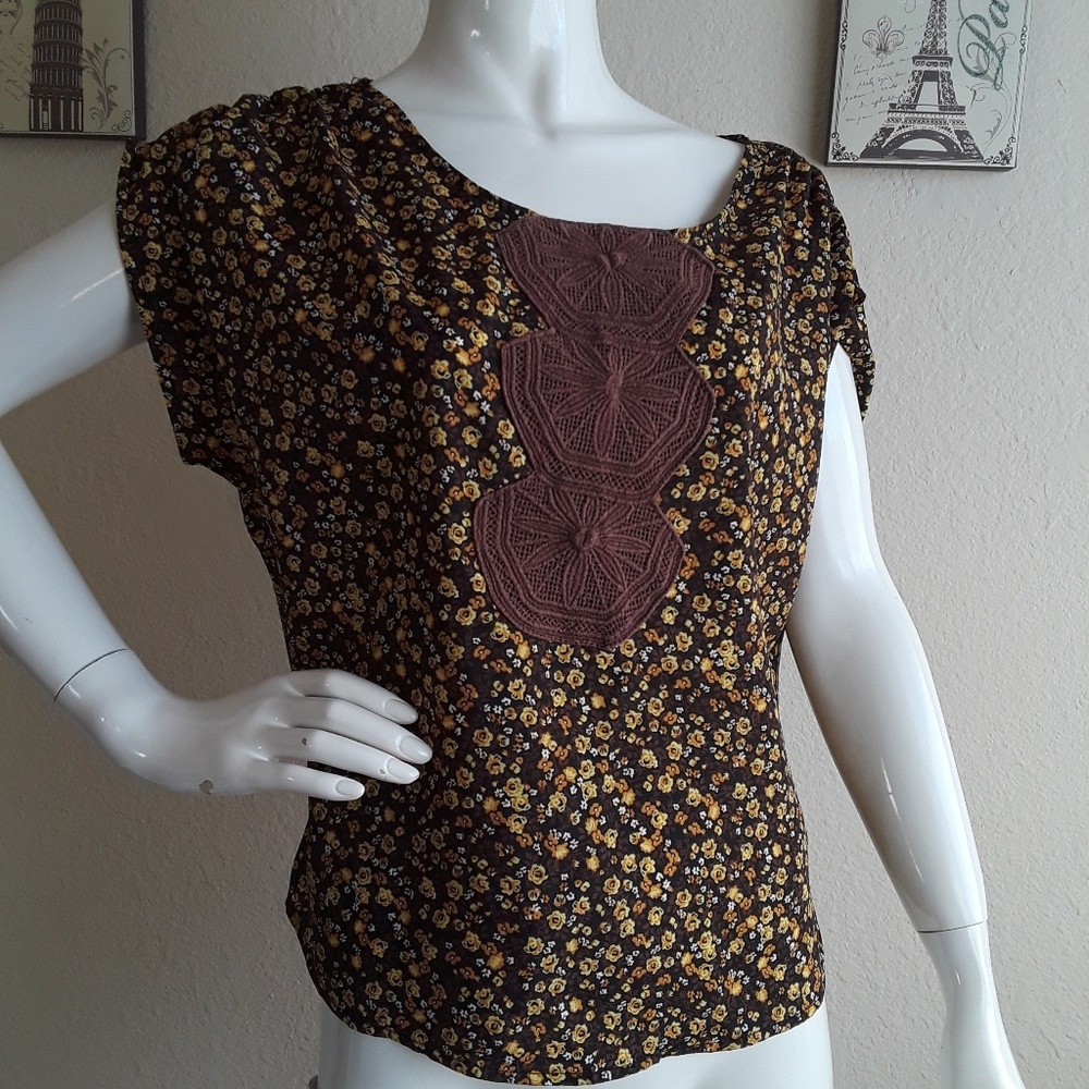 H.I.P floral top Large
